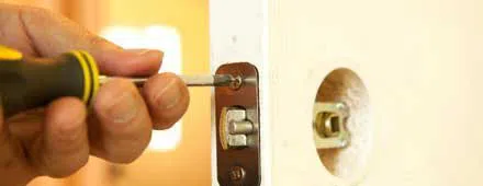 Affordable Locksmith Services College Point, NY 347-334-6067 - 24-hour-lock-key-01